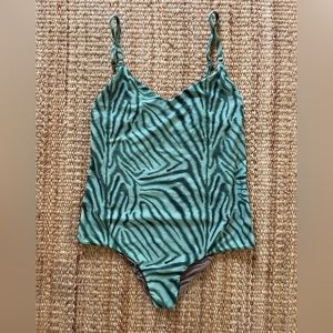Acacia One Piece size Medium